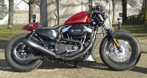 Red Caferacer Blechfee mit Cafe au lait Heck